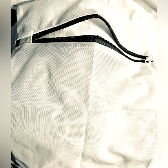 Bra Wash Bags, set of 3 w/large mesh bag, size L. Never used. - Picture 5 of 7